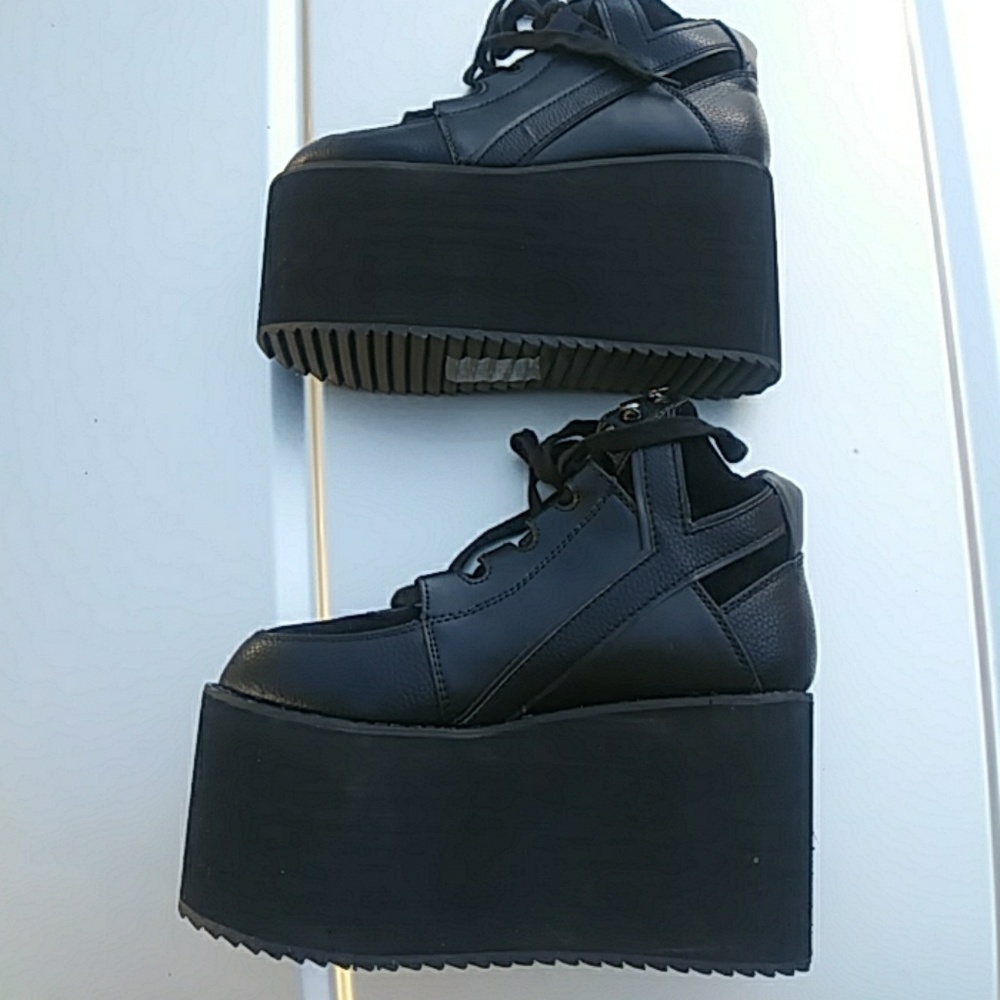 Platforms - Picture 3 of 4